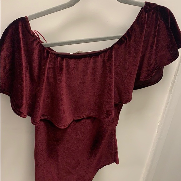 Brand new, velvet off-the-shoulder bodysuit - Picture 5 of 5